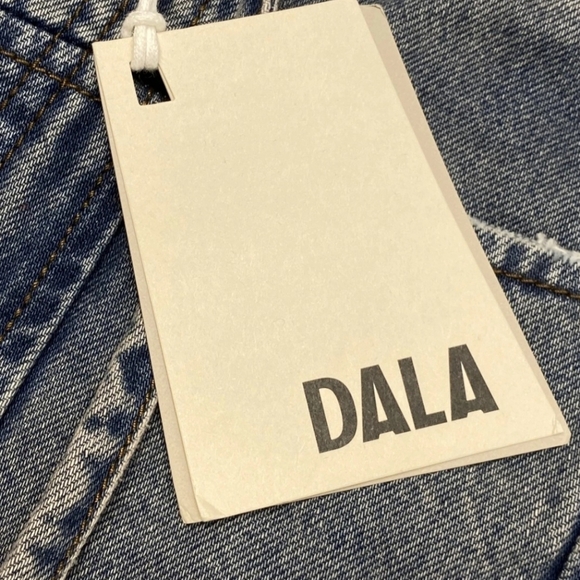 Dala Tie Front Sling Jeans Womens Mid Rise SZ 26  US 4 in Worn Ink Wash - Picture 6 of 13